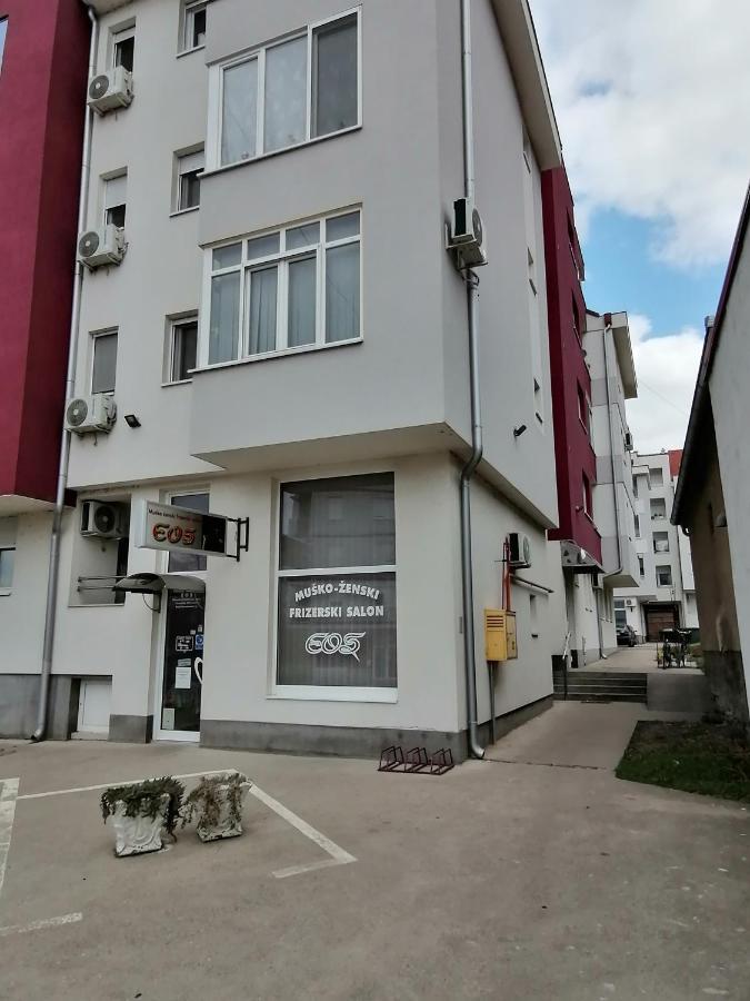 Apartman Mia Sremska Mitrovica Eksteriør billede