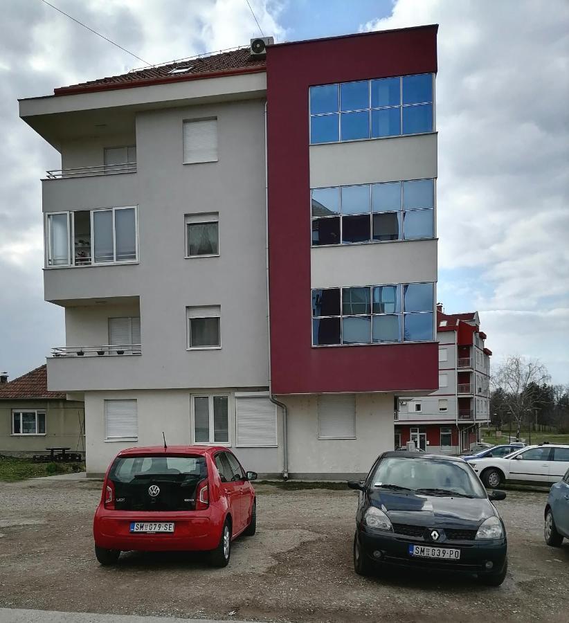 Apartman Mia Sremska Mitrovica Eksteriør billede